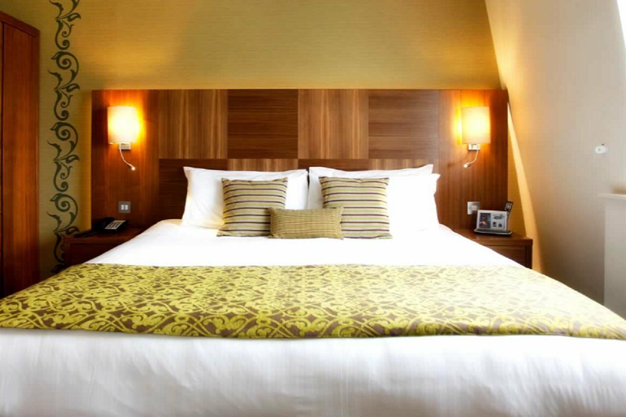 Blakemore Hyde Park Лондон Екстериор снимка A bedroom in a modern hotel